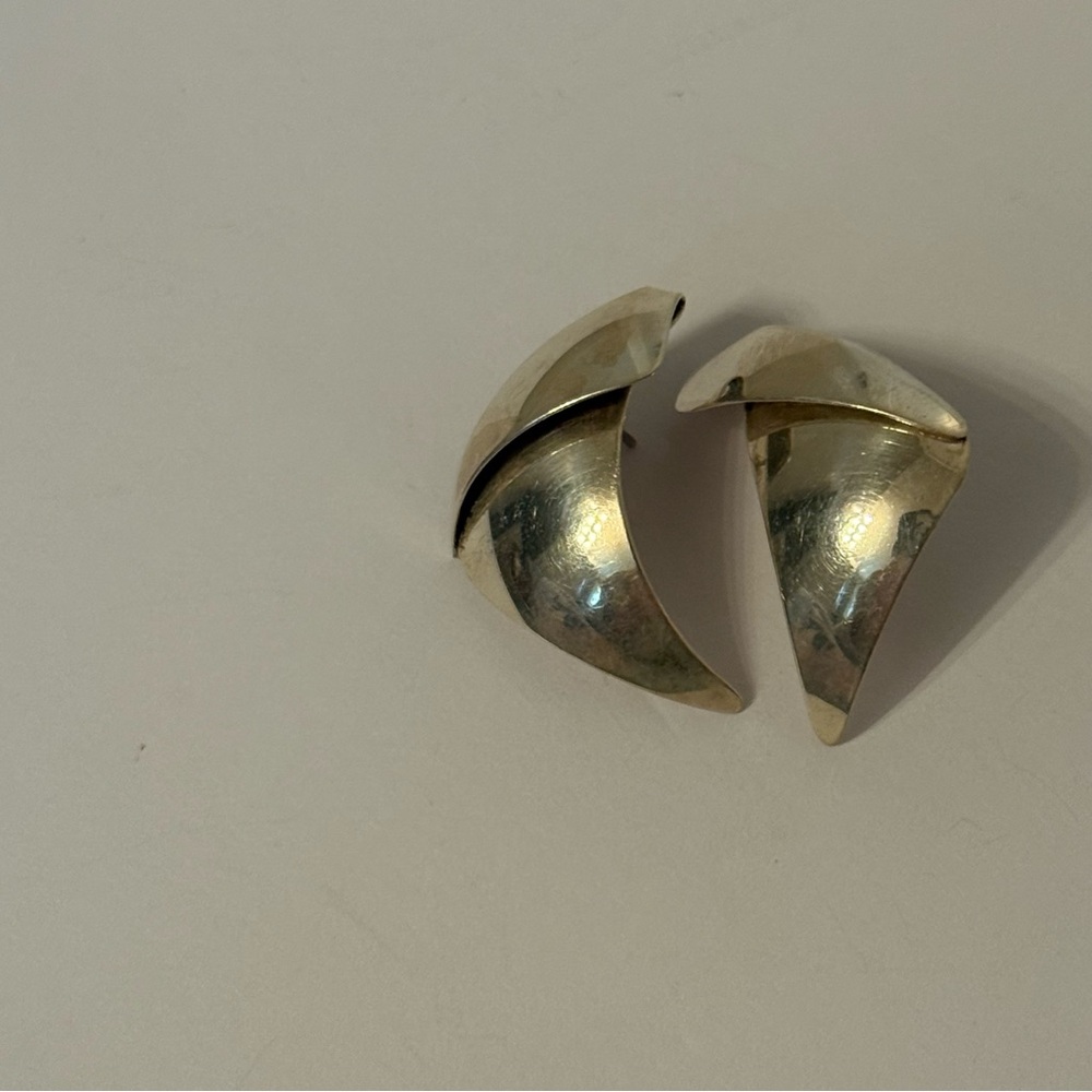 PEARCE EARRINGS SIGNED STERLING SILVER CURVED TRIANGLE POST STUD PIERCED VINTAGE - Picture 3 of 9